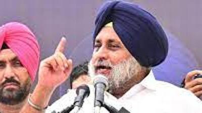 The move comes days after a section of Akali leaders huddled in Amritsar seeking implementation of a panel led by Iqbal Singh Jhunda recommendations, including one family one MLA formula, two years term for the president, and seeking forgiveness for the mistakes committed during party’s rule in the state from 2007 to 2017. (HT PHOTO)