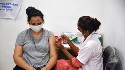 A beneficiary receives a booster shot of Covid-19 vaccine, in Navi Mumbai. (HTPhoto) A beneficiary receives a booster shot of Covid-19 vaccine, in Navi Mumbai. (HTPhoto)