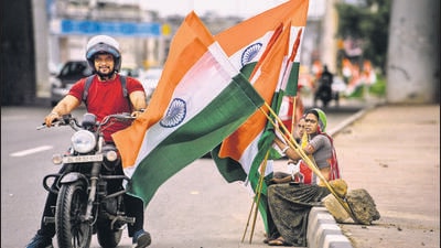 New Delhi, India - Aug. 11, 2022: A hawker selling Indian flags ahead of Independence Day celebrations at Ring Road in New Delhi, India, on Thursday, August 11, 2022. (Photo by Raj K Raj/ Hindustan Times) (Hindustan Times) New Delhi, India - Aug. 11, 2022: A hawker selling Indian flags ahead of Independence Day celebrations at Ring Road in New Delhi, India, on Thursday, August 11, 2022. (Photo by Raj K Raj/ Hindustan Times) (Hindustan Times)