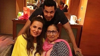 Randeep Hooda with his sister Anjali Hooda and rakhi sister Dalbir Kaur.