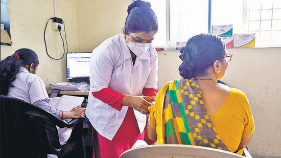 Vaccination drive underway at Katraj in Pune on Thursday. (Rahul Raut/HT PHOTO)