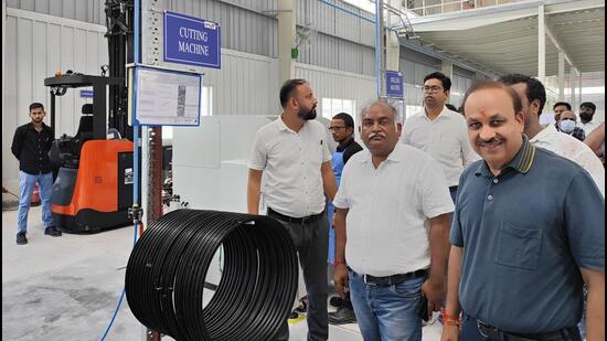 Aiming to bring down dependence of indigenous bi-cycle manufacturers on imported components, especially from the Chinese markets, premium bicycle component maker Spur Technologies, launched its first manufacturing unit in the state at Dhanansu e-cycle valley. (HT PHOTO)