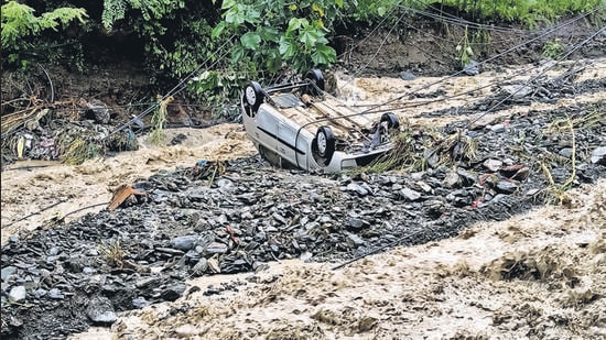 Shimla, India - August 11: Three cars and a pickup vehicle were swept away in the flash flood due to heavy rain in Nerwa, Shimla, Himachal Pradesh, India, on Thursday, August 11, 2022. (HT Photo) (HT Photos)
