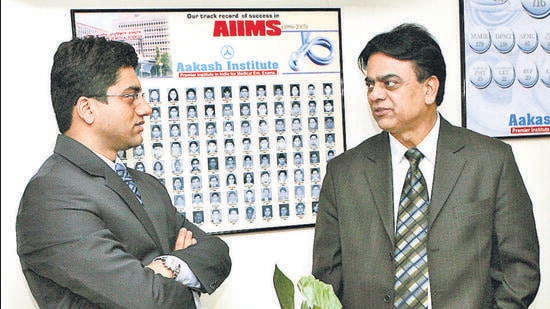 Aakash Institute MD J.C.Chaudhry (R) with Center Director Aakash Chaudhry after opening the Institute for medical entrance exams at Andheri west in Mumbai on Saturday. HT Photo by Girish Srivastava/11.02.06