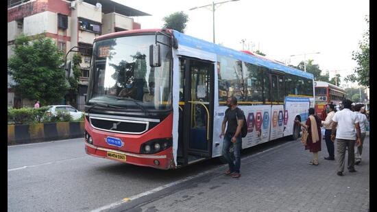 Now, Navi Mumbai Municipal Transport commuters can swipe debit, credit cards to buy bus tickets. (HT FILE PHOTO)
