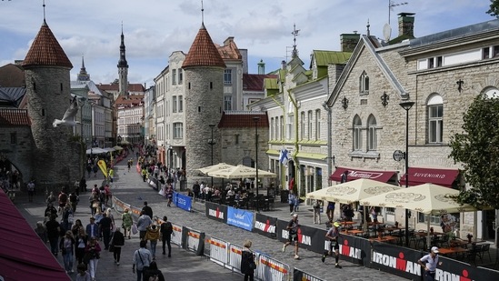 Estonia tightens Russian visa rules as Germany rules out strict travel measure amid war in Ukraine (AP Photo/Pavel Golovkin) Estonia tightens Russian visa rules as Germany rules out strict travel measure amid war in Ukraine (AP Photo/Pavel Golovkin)