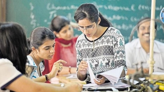 According to a data of 2018-19, the percentage of women in B.Tech program is 42, in M.Tech it is 63 and in&nbsp;medical and health-related courses it is 30-35 per cent.&nbsp;(Saumya Khandelwal/Hindustan Times)