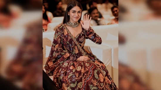 Mrunal Thakur personifies royalty and elegance as she graces a success meet of her film Sita Ramam in Hyderabad donning a heavily embroidered anarkali set.(Instagram/@mrunalthakur)