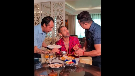 The video shows cricketer Shikhar Dhawan with two other people. The trio recreates the ‘bahut jagah ha' video.&nbsp;(Instagram/@shikhardofficial)
