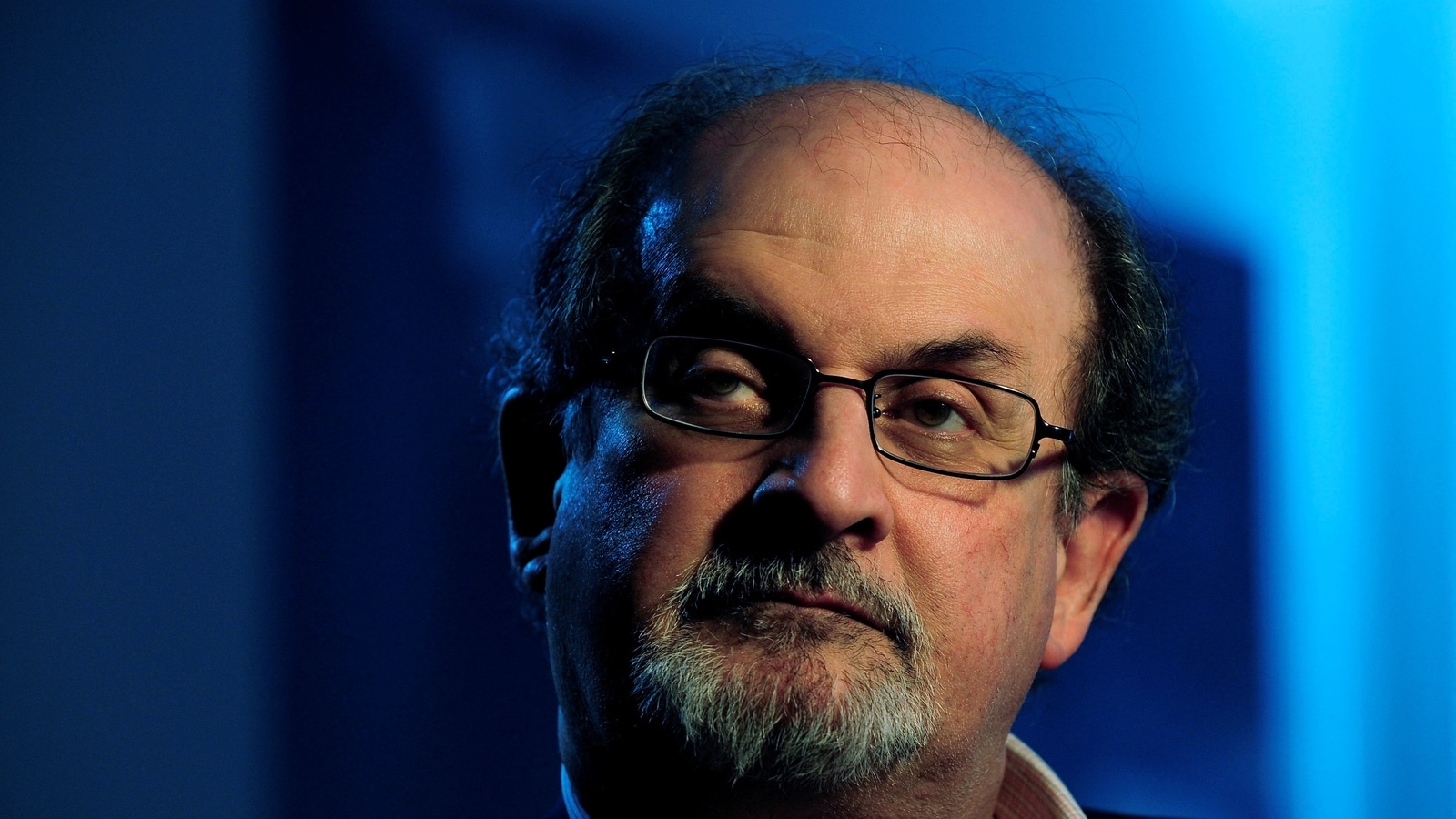 L’agente di Salman Rushdie potrebbe perdere l’occhio mentre è su un ventilatore