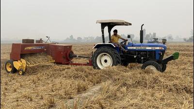 Experts from PPCB, department of agriculture, department of soil and water conservation, IIT Ropar, NGOs, industries and Punjab Remote Sensing Centre shared their studies to tackle stubble burning during the brainstorming workshop in Ludhiana. (HT FILE)
