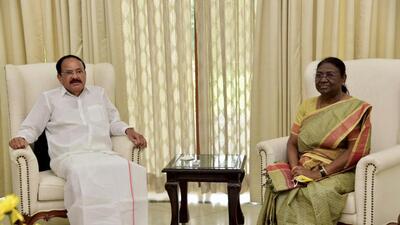 Former vice president M Venkaiah Naidu with President Droupadi Murmu. (ANI) Former vice president M Venkaiah Naidu with President Droupadi Murmu. (ANI)
