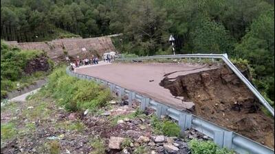 The collapsed portion of a flyover on Shimla-Kalka highway near Solan. (HT Photo) The collapsed portion of a flyover on Shimla-Kalka highway near Solan. (HT Photo)