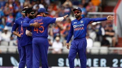 India's Ravindra Jadeja celebrates with teammates (Action Images via Reuters)