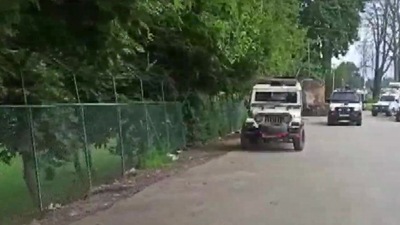 Jammu and Kashmir. Deferred visuals of the incident were shared by news agency ANI. Jammu and Kashmir. Deferred visuals of the incident were shared by news agency ANI. 