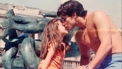 Sara Ali Khan with Saif Ali Khan in a throwback picture. Sara Ali Khan with Saif Ali Khan in a throwback picture.