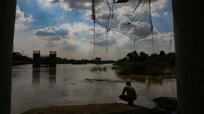 Last year, the Yamuna river breached the danger mark on July 30 and the water level at the Old Railway Bridge had risen to 205.59m. (Sanchit Khanna/HT Photos) Last year, the Yamuna river breached the danger mark on July 30 and the water level at the Old Railway Bridge had risen to 205.59m. (Sanchit Khanna/HT Photos)