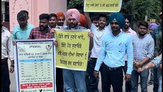 PAU students during the hunger strike. On Thursday, AAP MLA from Ludhiana West Gurpreet Singh Gogi tried to persuade students to lift the protest, but students refused to relent. (HT PHOTO)