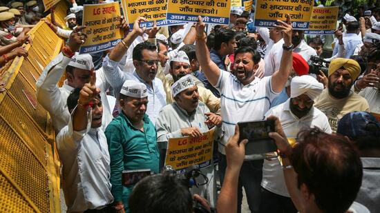 New Delhi, India - Aug. 12, 2022: Supporters of Aam Admi Party protest against the Lieutenant Governor of Delhi over alleged scam on Toll Taxes collection by MCD at LG House, Civil Lines in New Delhi, India, on Friday, August 12, 2022. (Photo by Sanchit Khanna/ Hindustan Times) (Hindustan Times)
