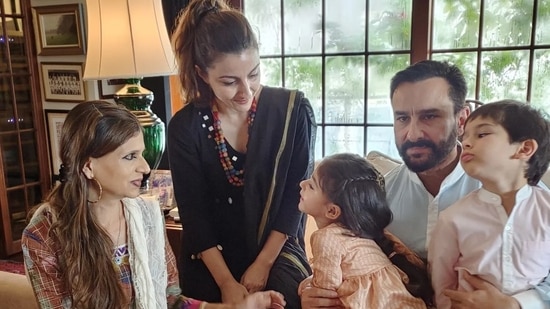 Saba Ali Khan, Soha Ali Khan, Saif Ali Khan, Inaaya and Taimur on Raksha Bandhan.&nbsp;