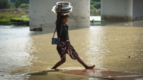 Normally, the flow rate at the Hathnikund barrage is 352 cusecs, but the discharge increases after heavy rainfall in the catchment areas.(Sanchit Khanna/HT Photos)