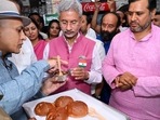 Prominent Youtuber and food blogger Kripal Amanna accompanied the minister at VV Puram food street. (Twitter) Prominent Youtuber and food blogger Kripal Amanna accompanied the minister at VV Puram food street. (Twitter)