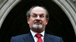 Desde a década de 1980, a escrita de Rushdie levou a ameaças de morte do Irã, que ofereceu uma recompensa de US$ 3 milhões para quem o matasse.