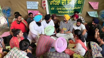 PAUSA members staging a hunger strike on PAU campus in Ludhiana. (HT PHOTO)