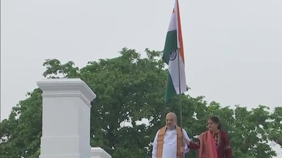 ‘Har Ghar Tiranga’: Amit Shah hoists flag at his home, ((ANI) ) ‘Har Ghar Tiranga’: Amit Shah hoists flag at his home, ((ANI) )