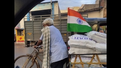 A man from Goshamahal, a suburb in Hyderabad City with Tiranga on his cart. (Twitter/ Raja Singh)