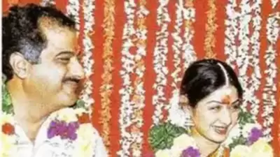 Before their 1996 secret wedding, Boney Kapoor was married to Mona Shourie. Together they had two kids- Arjun Kapoor and Anshula Kapoor. In an old interview with Filmfare, Boney had said that he was obsessed with Sridevi, 