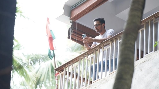 Aamir Khan joined the ‘Har Ghar Tiranga’ campaign and displayed the tricolour at his house in Mumbai on August 12.(ANI)