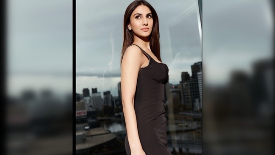 Vaani Kapoor recently took to her Instagram handle to treat her fans with photos of the outfit she donned for the Indian Film Festival of Melbourne. She kept it simple yet chic in a sleeveless black bodycon dress.(Instagram/@_vaanikapoor_)