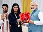 Nikhat Zareen poses for a photo with PM Narendra Modi.(Twitter/@nikhat_zareen)