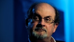 O autor indiano-britânico Salman Rushdie.