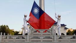 FOTO DE ARQUIVO: Membros da guarda de honra participam de cerimônia de hasteamento da bandeira no Chiang Kai-shek Memorial Hall em Taipei, Taiwan, 6 de agosto de 2022. REUTERS/Jameson Wu/File Photo (REUTERS)