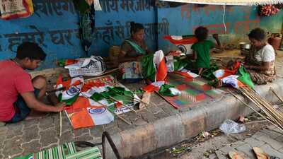Artisans making Tricolour in Prayagraj (HT photo) Artisans making Tricolour in Prayagraj (HT photo)