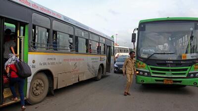 It is noticed that the PMPML buses going through the stand or around the Katraj chowk are mainly leading to traffic congestion and many times the drivers do not follow traffic norms, says a traffic constable from Bharati Vidyapeeth traffic police division. (Ravindra Joshi/HT PHOTO) It is noticed that the PMPML buses going through the stand or around the Katraj chowk are mainly leading to traffic congestion and many times the drivers do not follow traffic norms, says a traffic constable from Bharati Vidyapeeth traffic police division. (Ravindra Joshi/HT PHOTO)
