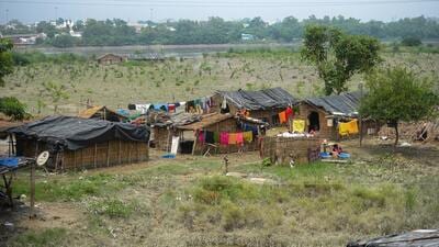 Residents living along the bank of Yamuna river relocated to makeshift shelters as the river water level rose, at Shastri Park near ISBT in New Delhi. (Amal KS/HT Photo)