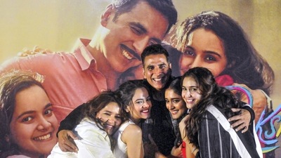 Akshay Kumar poses with Sadia Khateeb, Deepika Khanna, Smrithi Srikanth and Sahejmeen Kaur during promotion of Raksha Bandhan. (PTI) Akshay Kumar poses with Sadia Khateeb, Deepika Khanna, Smrithi Srikanth and Sahejmeen Kaur during promotion of Raksha Bandhan. (PTI)