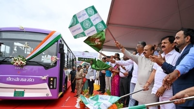 Karnataka CM Basavaraj Bommai dedicate the newly introduced e buses to the citizens of the state. Karnataka CM Basavaraj Bommai dedicate the newly introduced e buses to the citizens of the state. 