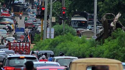 Commuters wait at a red signal at Gangadham chowk in Pune. (Ravindra Joshi/HT PHOTO)