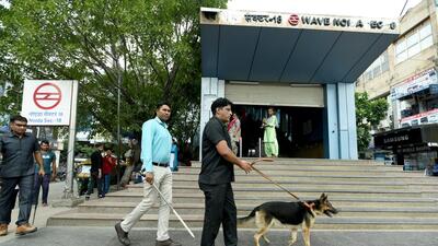 Noida, India- August 13, 2022: Noida local intelligence units (LIU) along with a dog squad inspect security ahead of independence day at sector 18 market, in Noida, India, on Saturday, August 13, 2022. (Photo by Sunil Ghosh / Hindustan Times) (Hindustan Times)