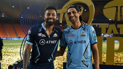 Hardik Pandya with Ashish Nehra (IPL) Hardik Pandya with Ashish Nehra (IPL)