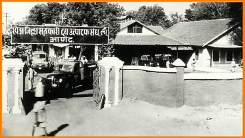 In 1973, co-operatives of dairy farmers in various parts of Gujarat merged to form the Gujarat Cooperative Milk Marketing Federation (GCMMF) Ltd. In 1973, co-operatives of dairy farmers in various parts of Gujarat merged to form the Gujarat Cooperative Milk Marketing Federation (GCMMF) Ltd.