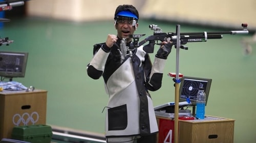 Abhinav Bindra won his gold in the 10m air rifle event Abhinav Bindra won his gold in the 10m air rifle event