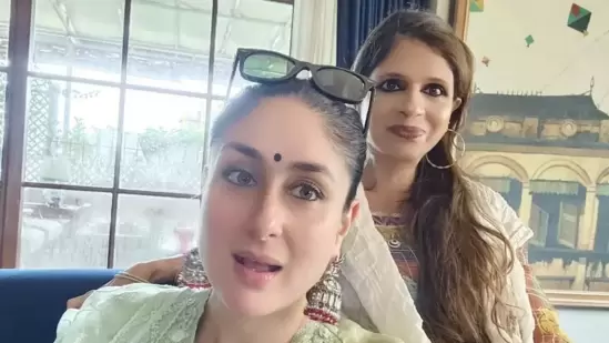 Saba Ali Khan and Kareena Kapoor pose for a selfie.