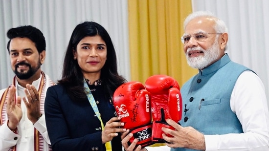 Nikhat Zareen poses for a photo with PM Narendra Modi.(Twitter/@nikhat_zareen)