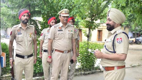 Government Railway Police’s AIG Harmeet Singh Hundal interacting with personnel ahead of the Independence Day celebrations in Ludhiana. (Harvinder Singh/HT )