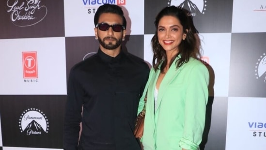 Loved Deepika Padukone's dapper powersuit for attending Laal Singh Chaddha screening with Ranveer Singh? It costs <span class='webrupee'>₹</span>58k&nbsp;(HT Photo/Varinder Chawla)